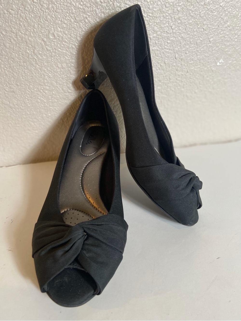 Abella~Classic~Black~Peep Toe~Slip-On Pump~Knot Detail~Cushioned Insole~Size 8